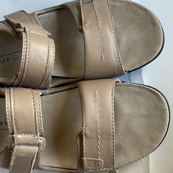 Aravon by New Balance Women's Leather Soft Taupe Katy Sandals Size 6EE - Picture 6 of 7
